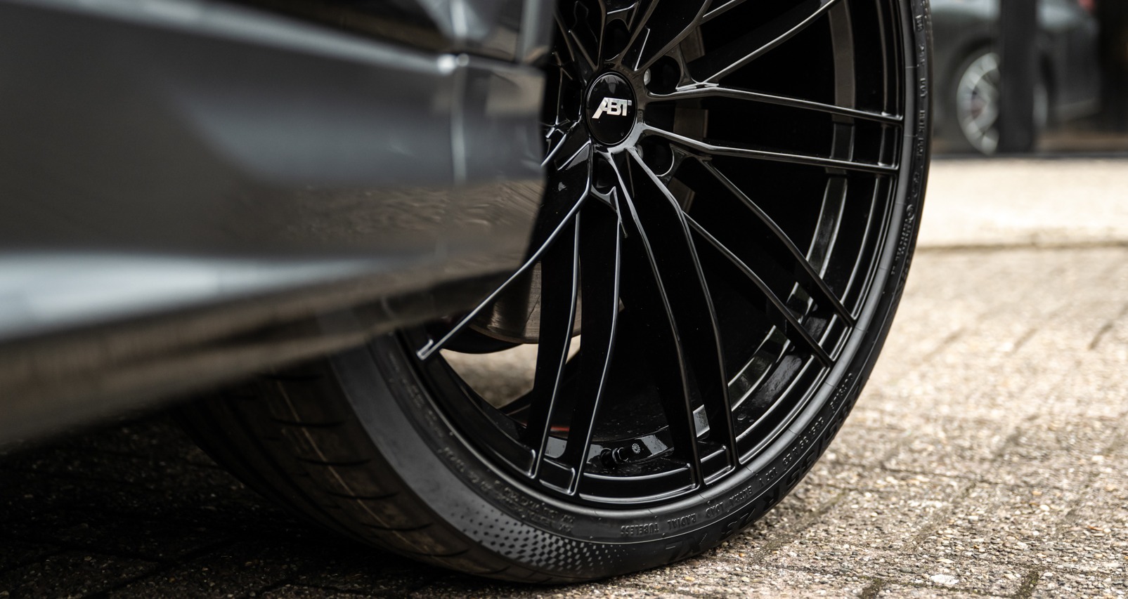 Common Image dinesten_images_1762955725.jpg Banden & Velgen | FALK Automotive